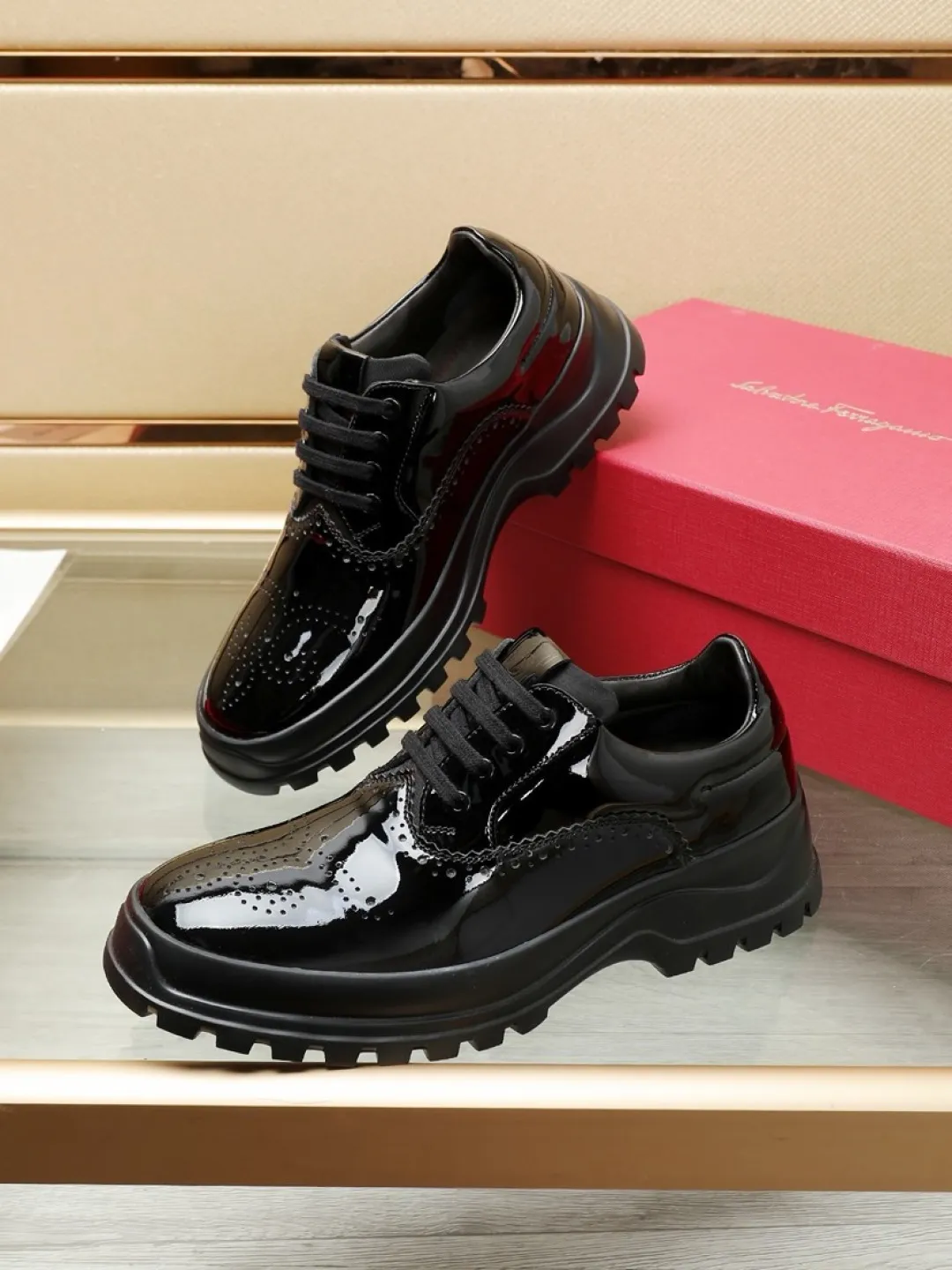 Factory P680💰🔥《Ferragamo》👏Latest•High-end top brand luxury~purchasing agent, top~quality. New fashionable business men's shoes 🔜The uppers are made of original first-layer open-edge beaded cowhide➕cowhide·lining, with fine workmanship. The original stylish and soft combination wear-resistant and non-slip outsole is light and comfortable on the feet. The real thing looks better in real photos. Number of yards: 38--44 (45 and 46 can be customized)